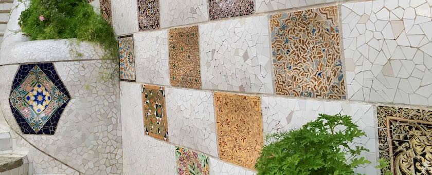 Wall with interspersed mosaic stones (seen at Parc Güell, Barcelona)
