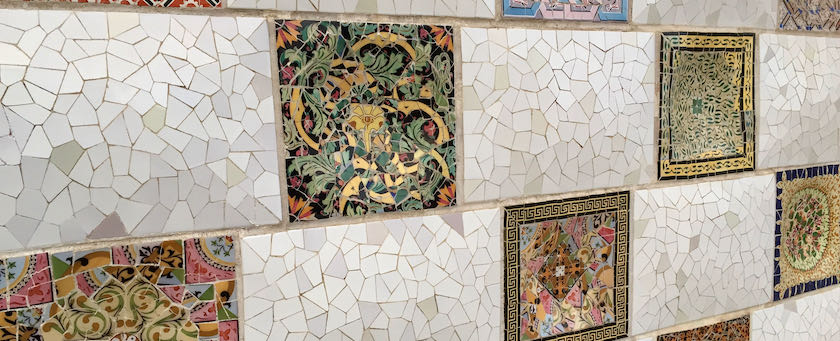 Wall with interspersed mosaic stones (seen at Parc Güell, Barcelona)