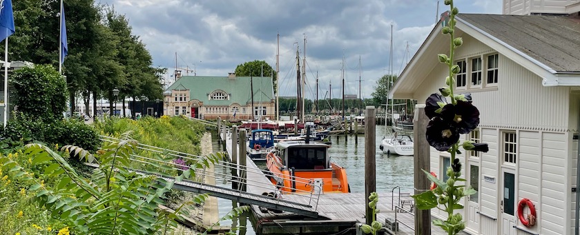 Pittoresque small harbor (seen in Rotterdam, Netherlands)